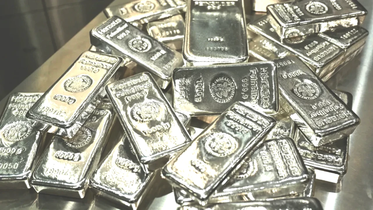 Gümüş Fiyatları Zirveye Ulaşıyor! Fed Beklentileri ve Liderlik Değişimi Etkisi