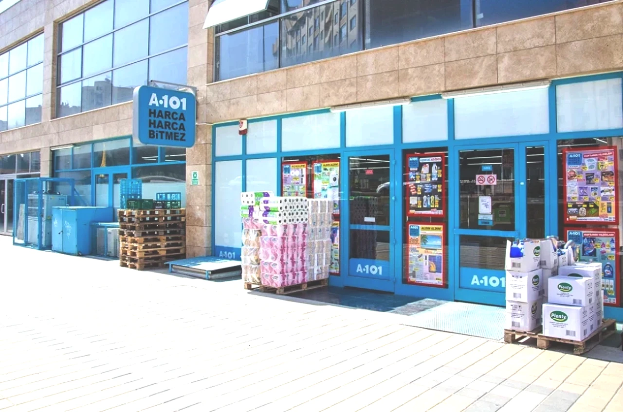 A101 Bu Hafta Yılbaşı İçin Alışveriş Cenneti Sunuyor! Yılbaşı Ağaçları ve Daha Fazlası Burada!
