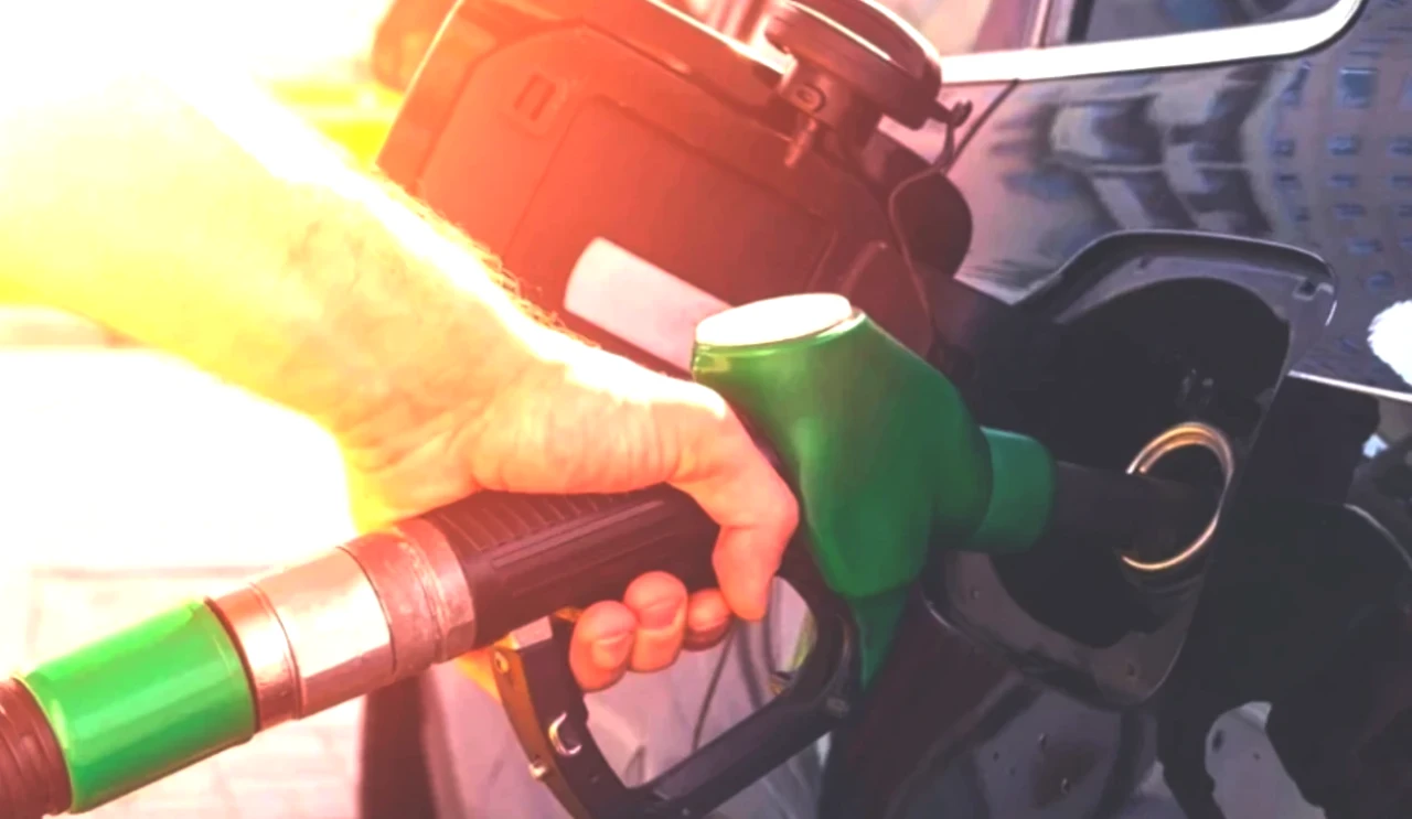 Araç Sahiplerine Kötü Haber! 4 Aralık 2025'te Akaryakıta Gelen Şok Zamlar ve Güncel Fiyatlar!