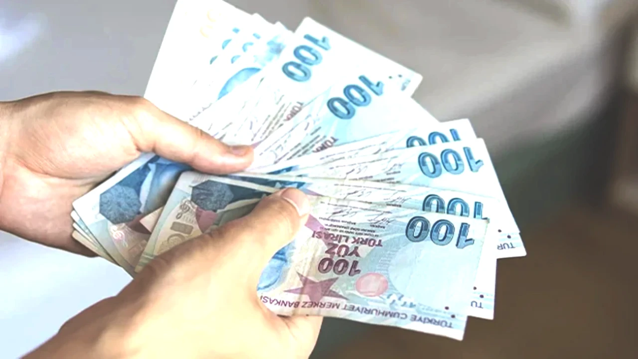 Emeklilere Kötü Haber: Ne Refah Payı Ne de Seyyanen Zam!